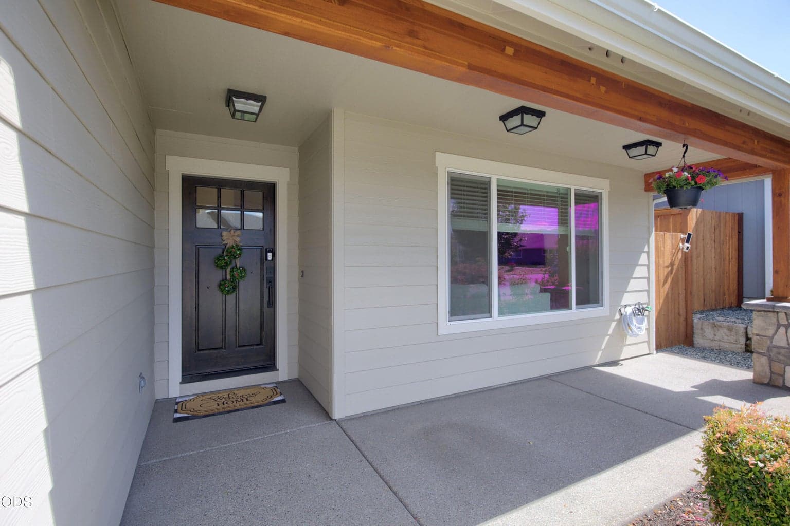 Photo of 2036 Truman Way 3 of 34