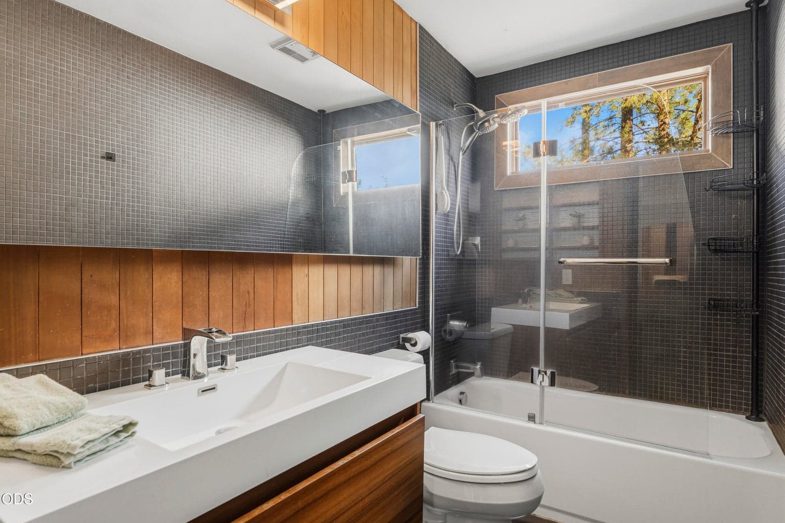 Photo of 2075 NW Trenton Avenue 52 of 74