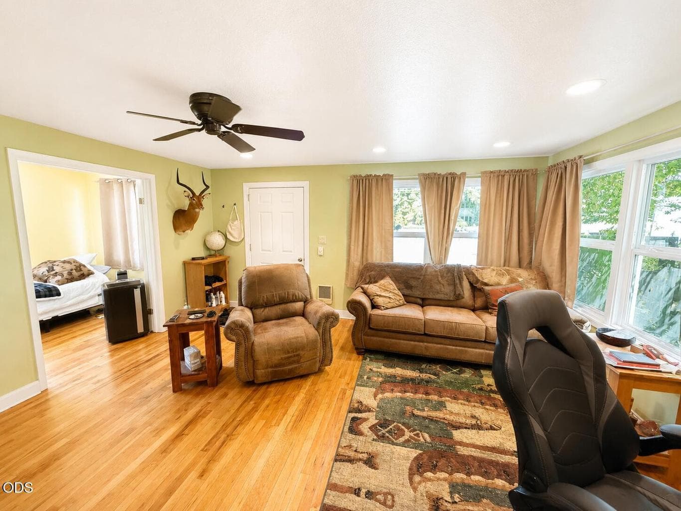 Photo of 445 Fairview Street 4 of 14