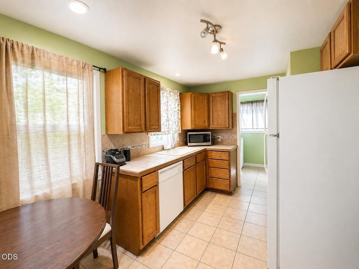 Photo of 445 Fairview Street 5 of 14
