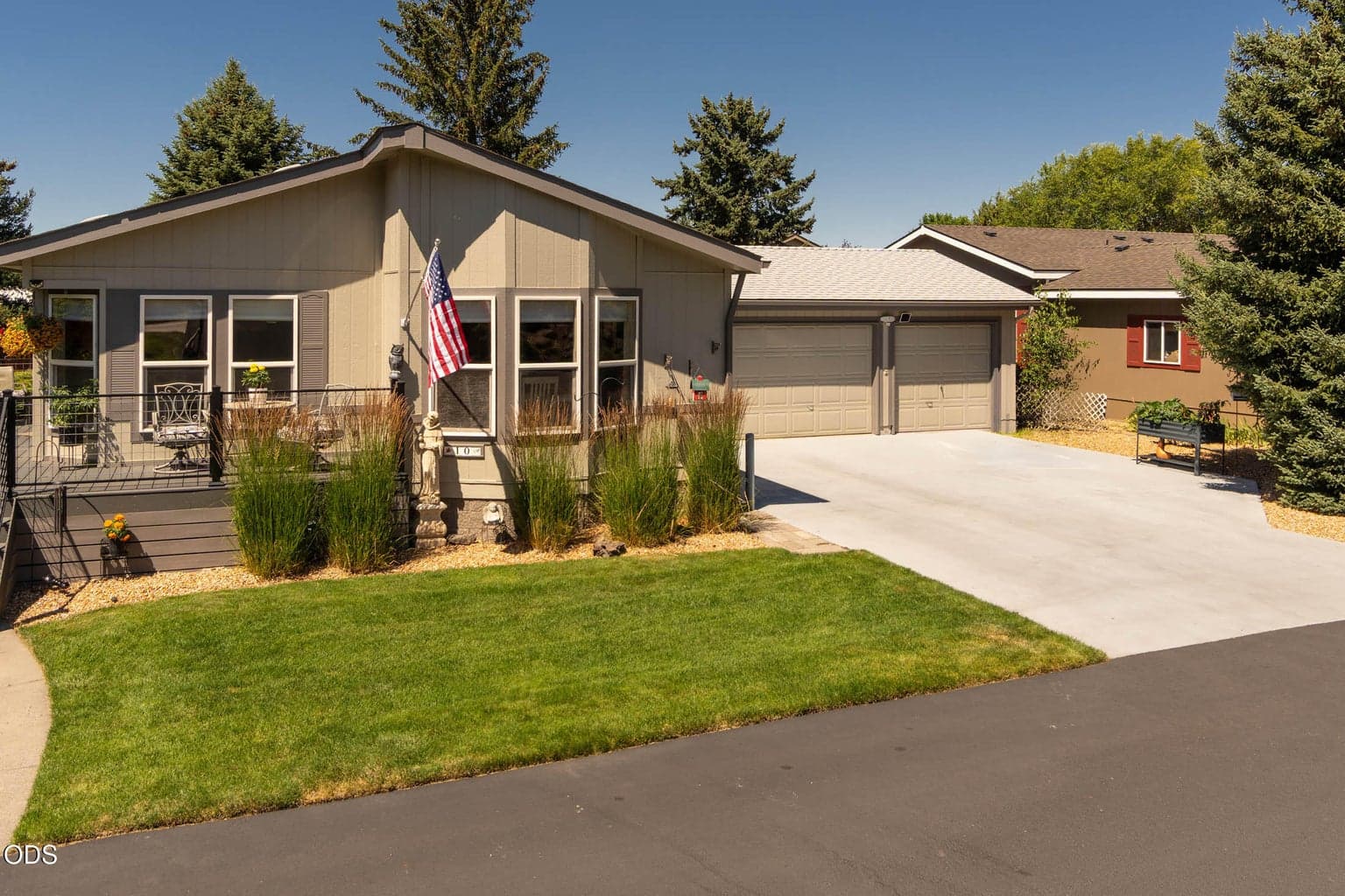 Everything you desire. Lovely sidewalk, ample parking for guests, beautiful landscaping. Sellers favorite feature has been their neighbors here in this friendly park with an ideal location close to everything. Picturesque home on Northern perimeter of this pristine park, close to Pilot Butte.