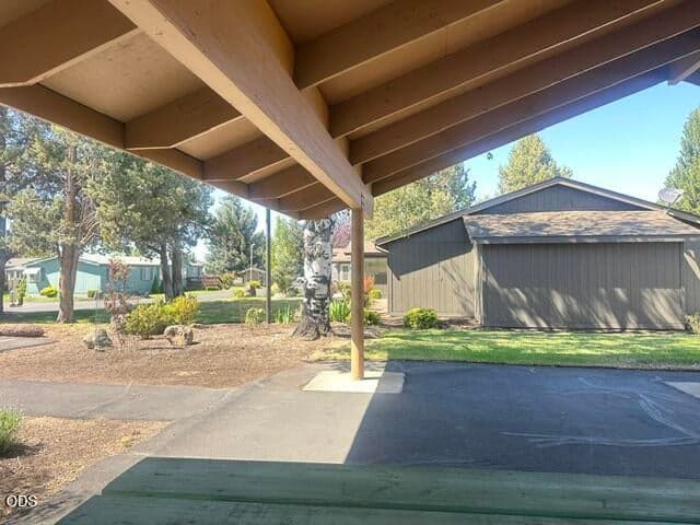 Situated just beside the clubhouse you'll find the covered picnic and BBQ area. Provides nice shade.