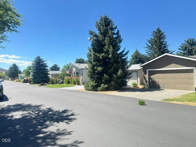 Because of the 27th Street design with median, this is a quiet end of the park with little traffic. They enjoyed a wonderful view of the Pilot Butte fireworks.