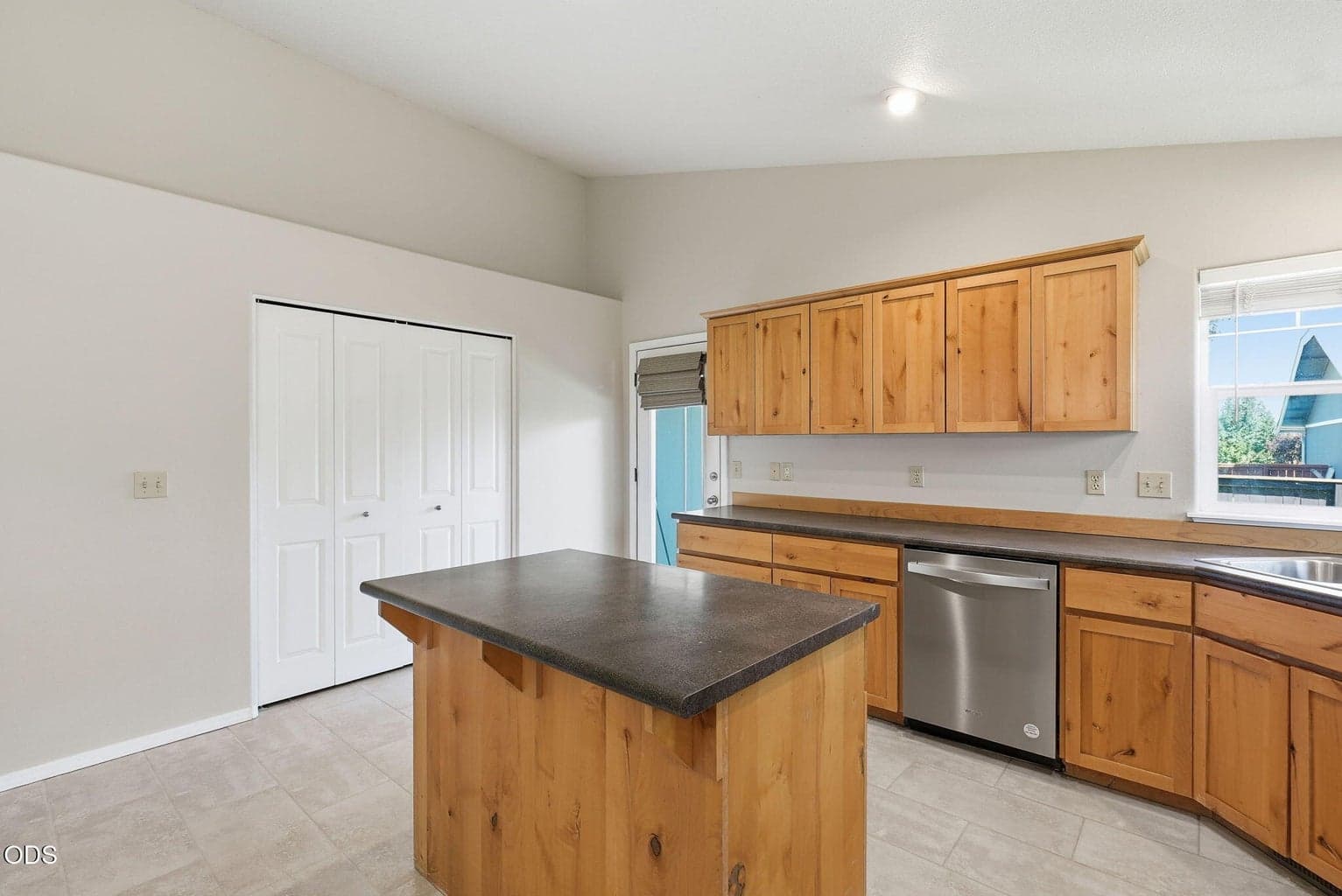 Photo of 408 NW 24th Place 12 of 32