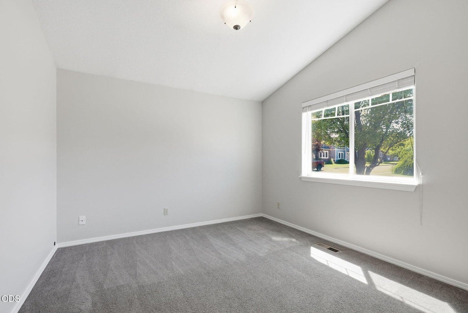 Photo of 408 NW 24th Place 15 of 32