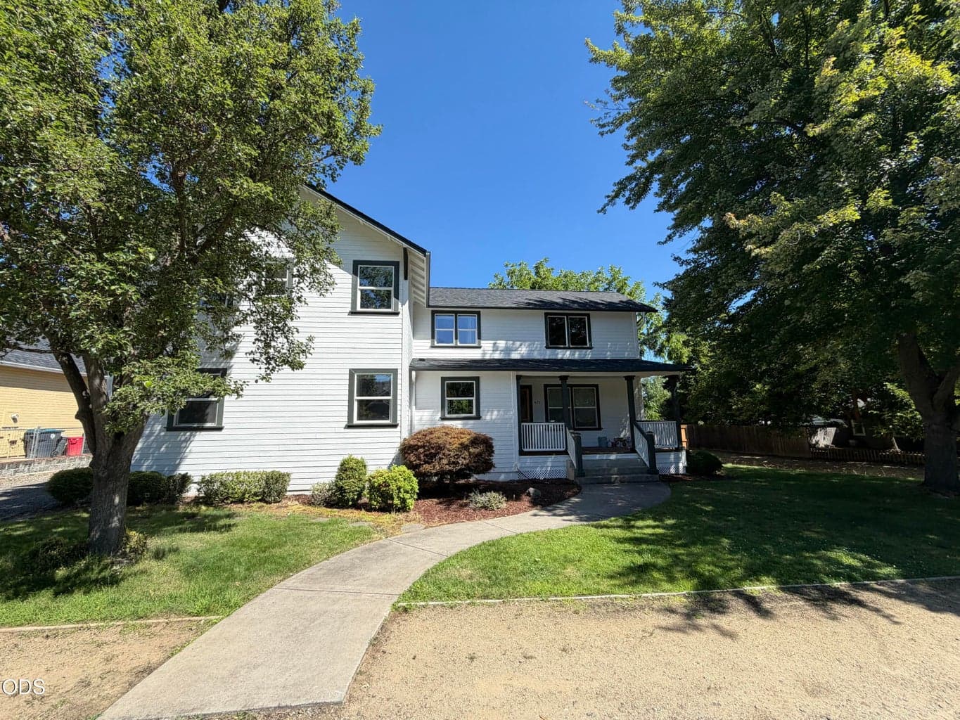 Photo of 975 Beverly Way 1 of 3