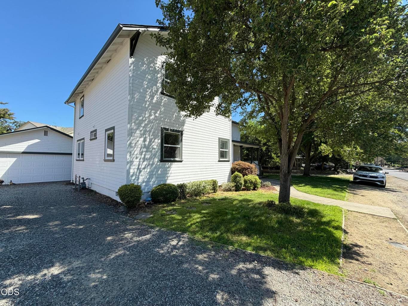 Photo of 975 Beverly Way 3 of 3