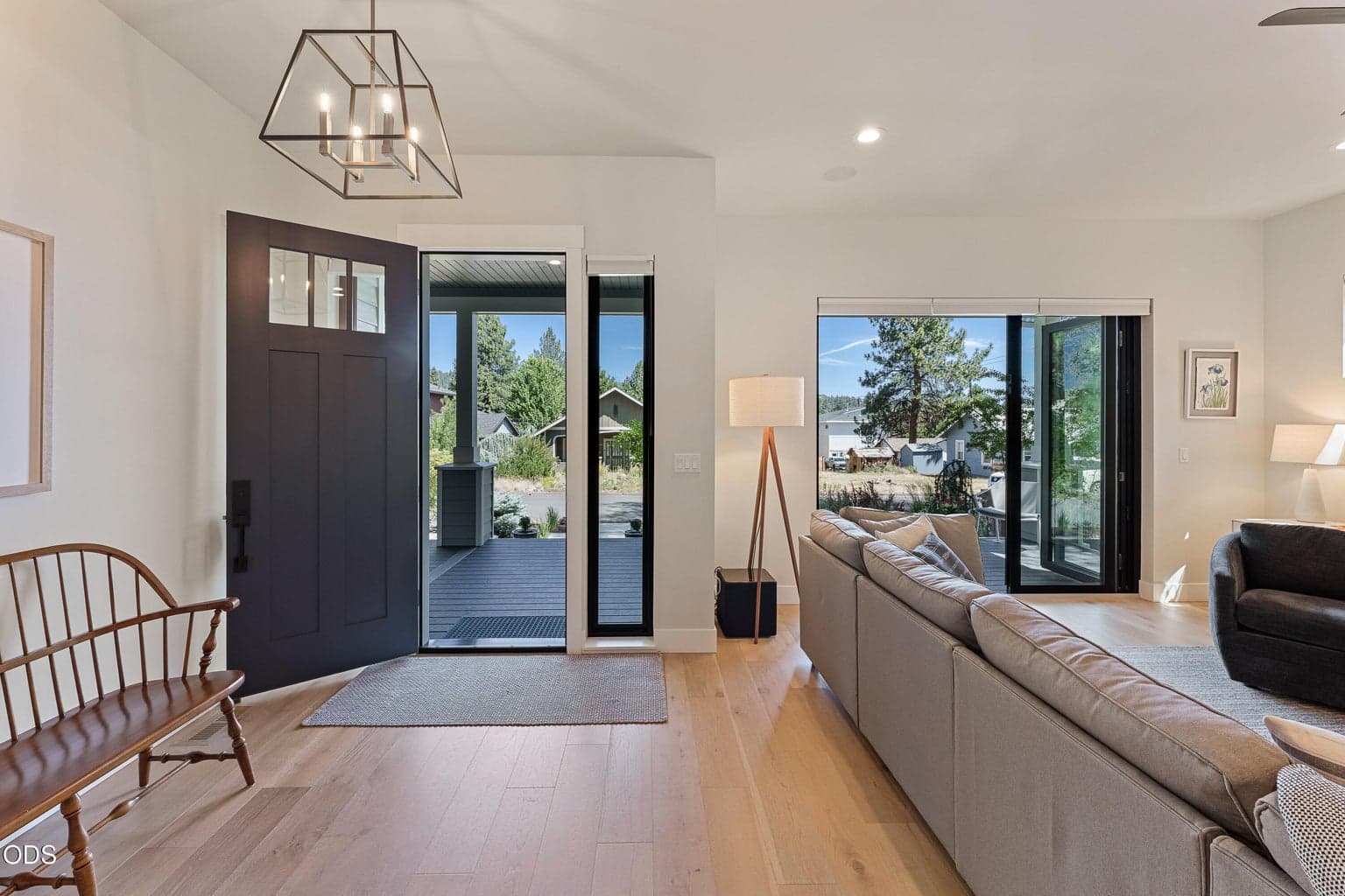 Photo of 1225 Elgin Avenue 5 of 46
