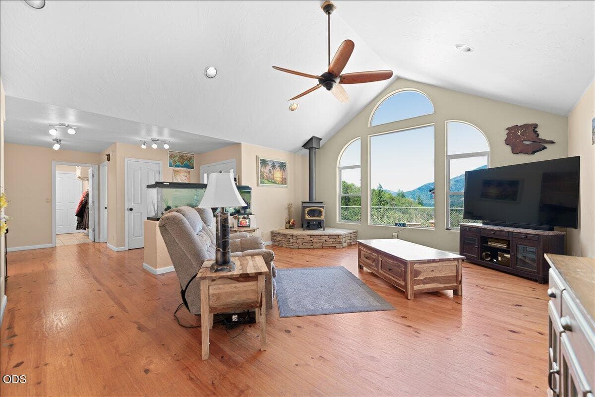 Photo of 1040 Wards Creek Road 3 of 44