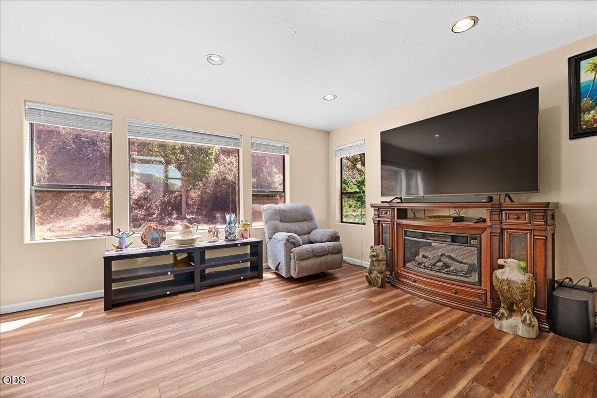 Photo of 1040 Wards Creek Road 5 of 44