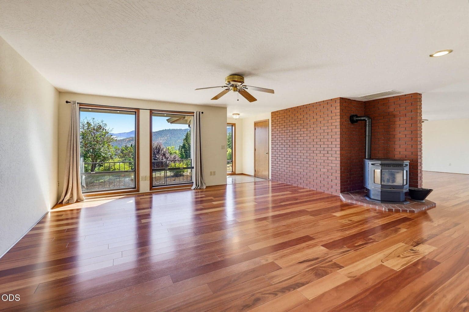 Photo of 174 Hummingbird Lane 4 of 101