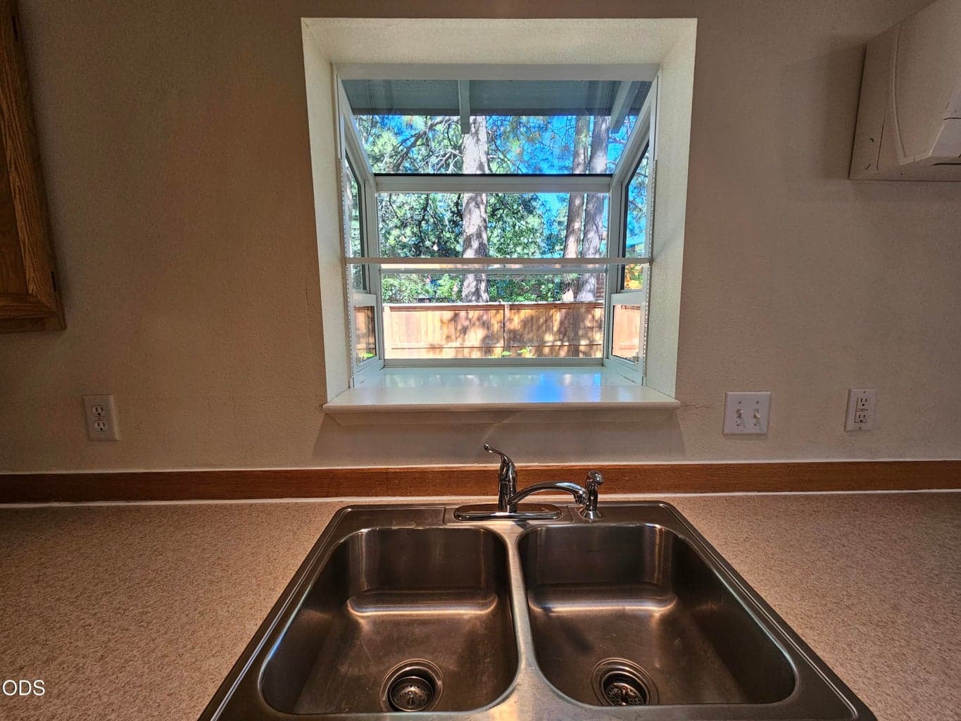 Photo of 369 E St Helens Avenue 9 of 30