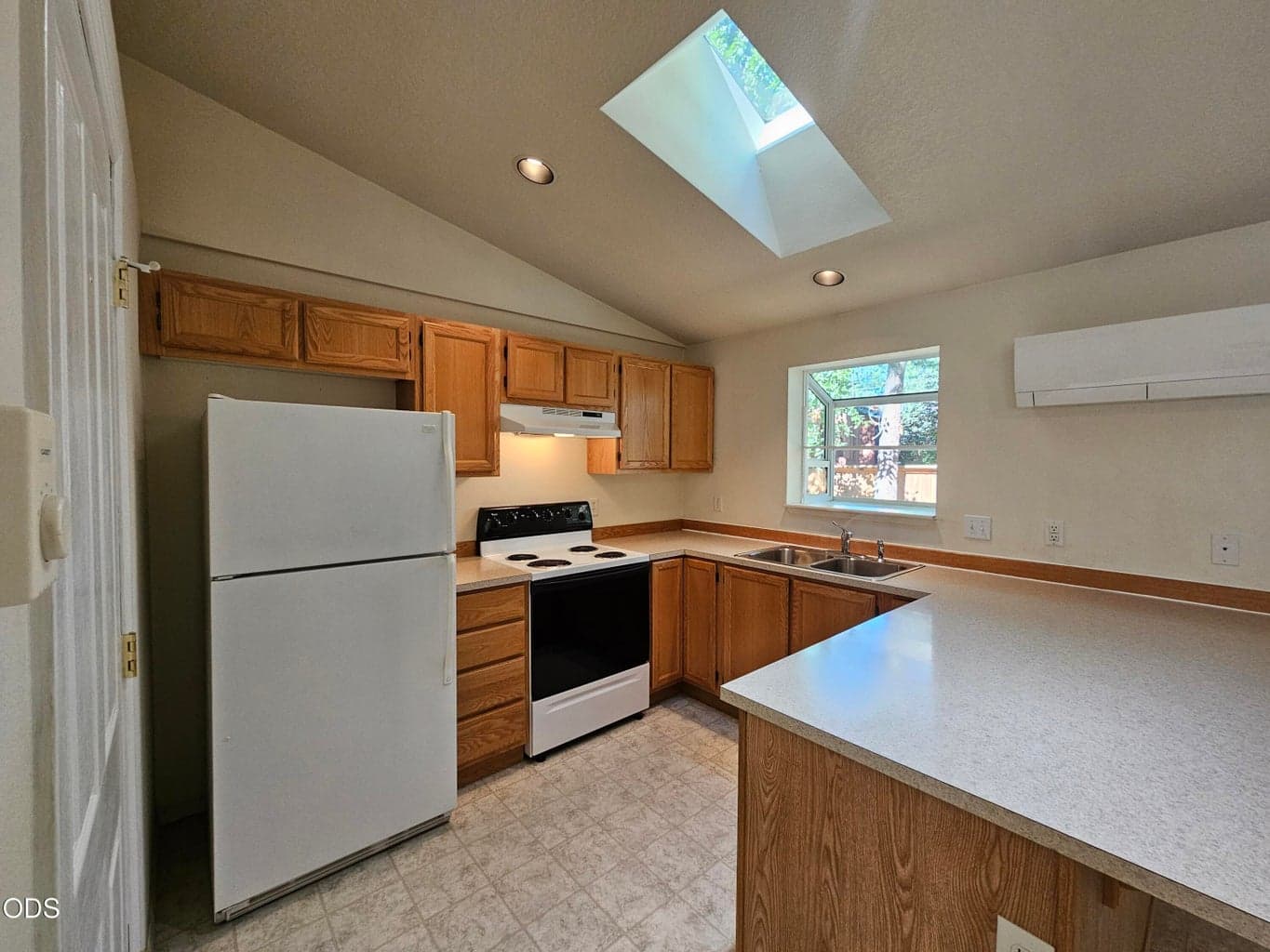 Photo of 369 E St Helens Avenue 7 of 30