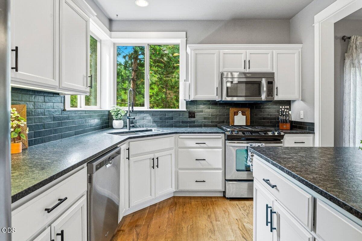 Photo of 19411 Brookside Way 7 of 22