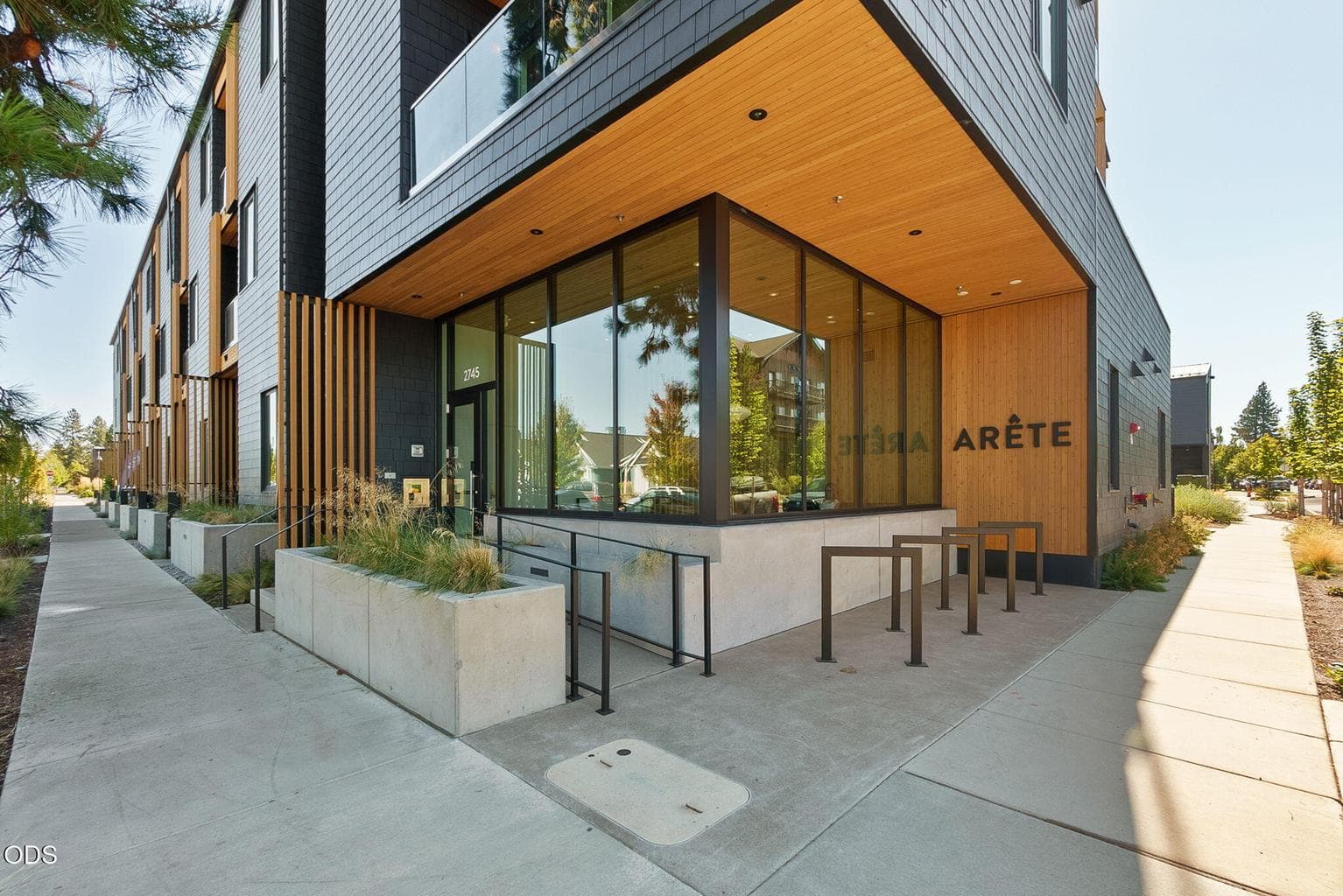 Photo of 2745 Ordway Avenue 1 of 35