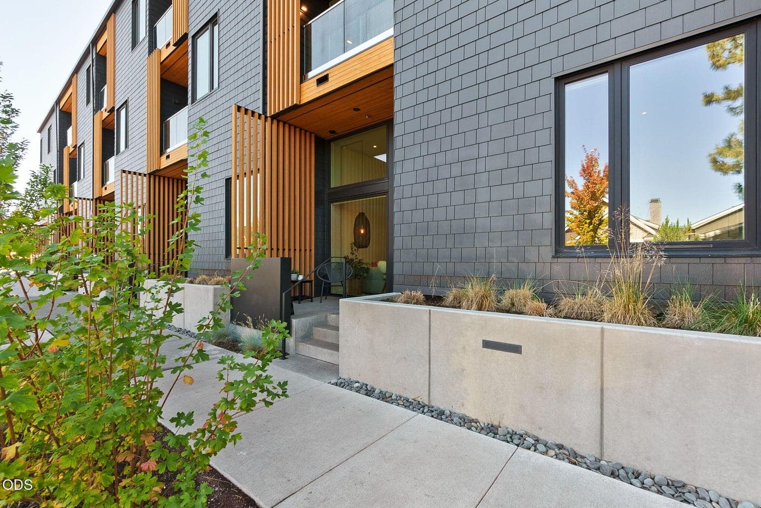 Photo of 2745 Ordway Avenue 3 of 35