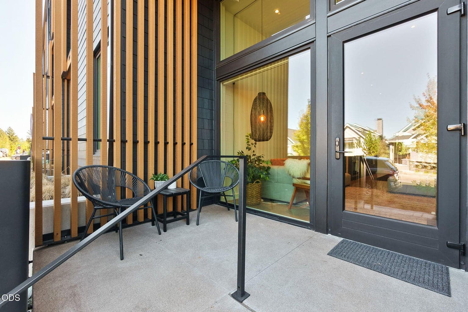 Photo of 2745 Ordway Avenue 4 of 35