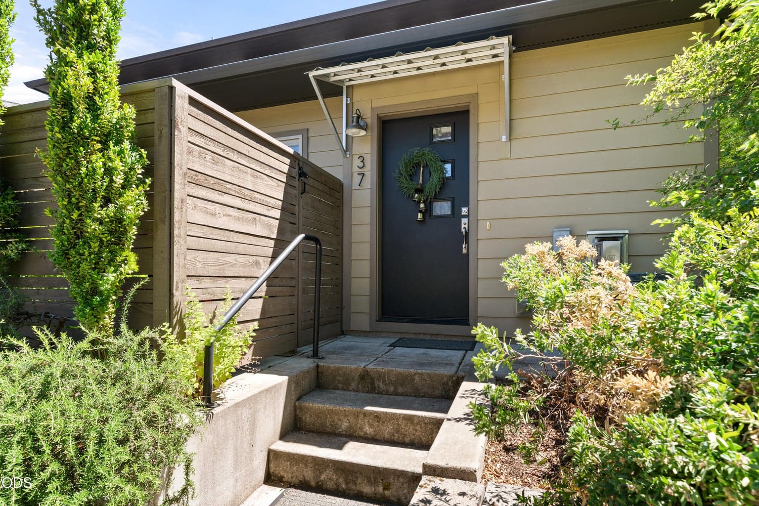 Photo of 37 Mountain Avenue 1 of 29