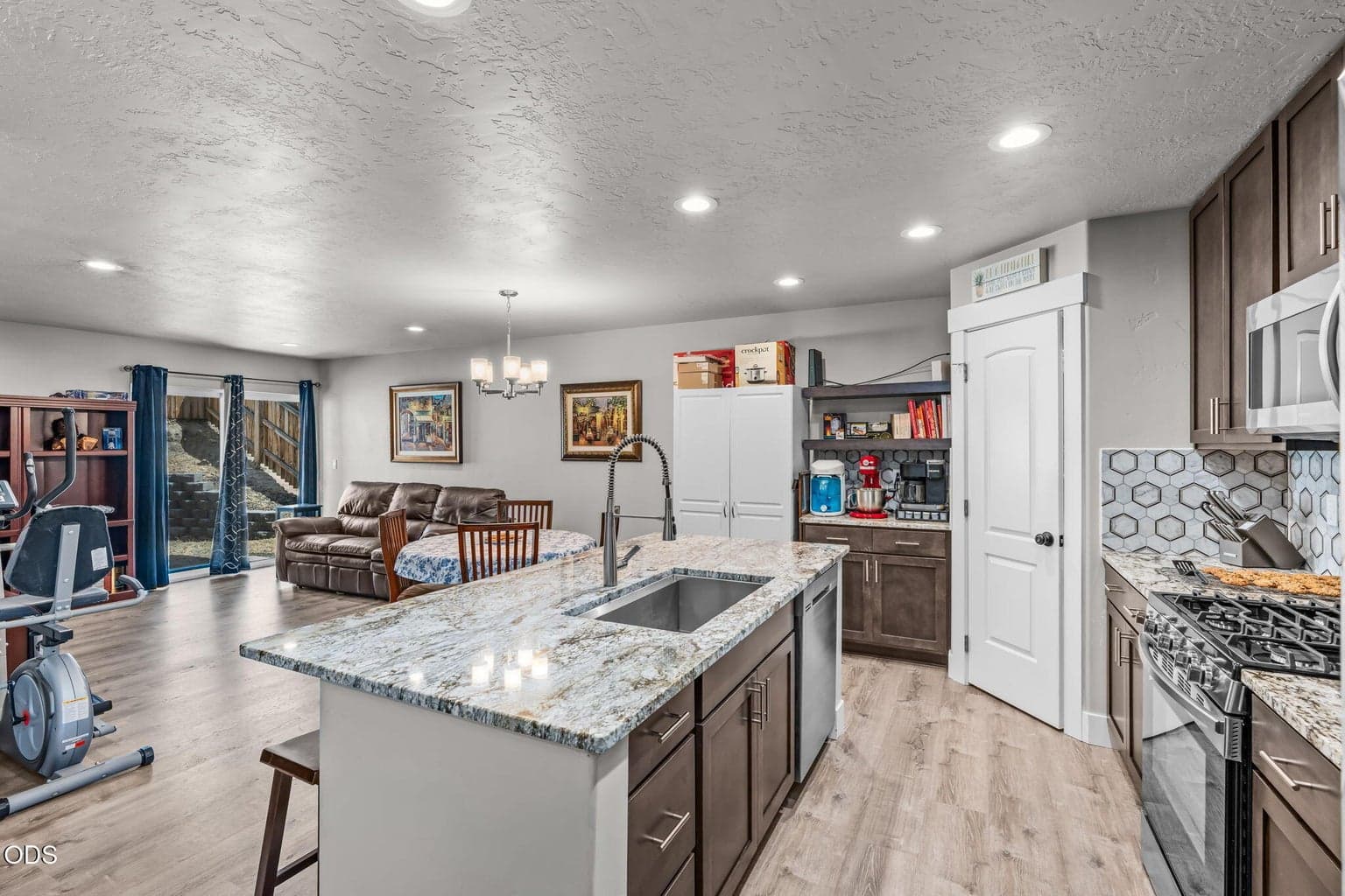 Photo of 919 SE Maliah Avenue 8 of 21