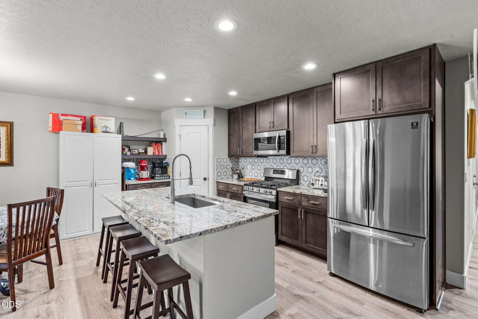 Photo of 919 SE Maliah Avenue 9 of 21