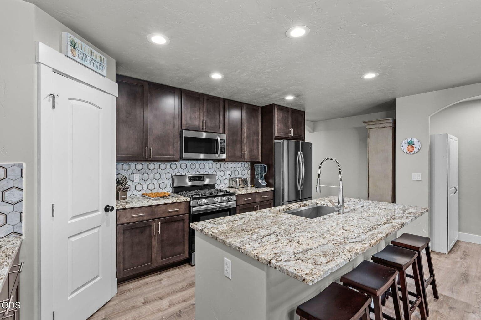 Photo of 919 SE Maliah Avenue 7 of 21