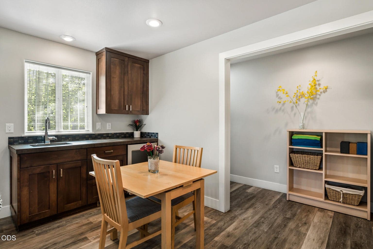 Photo of 909 NW Delaware Avenue 11 of 46