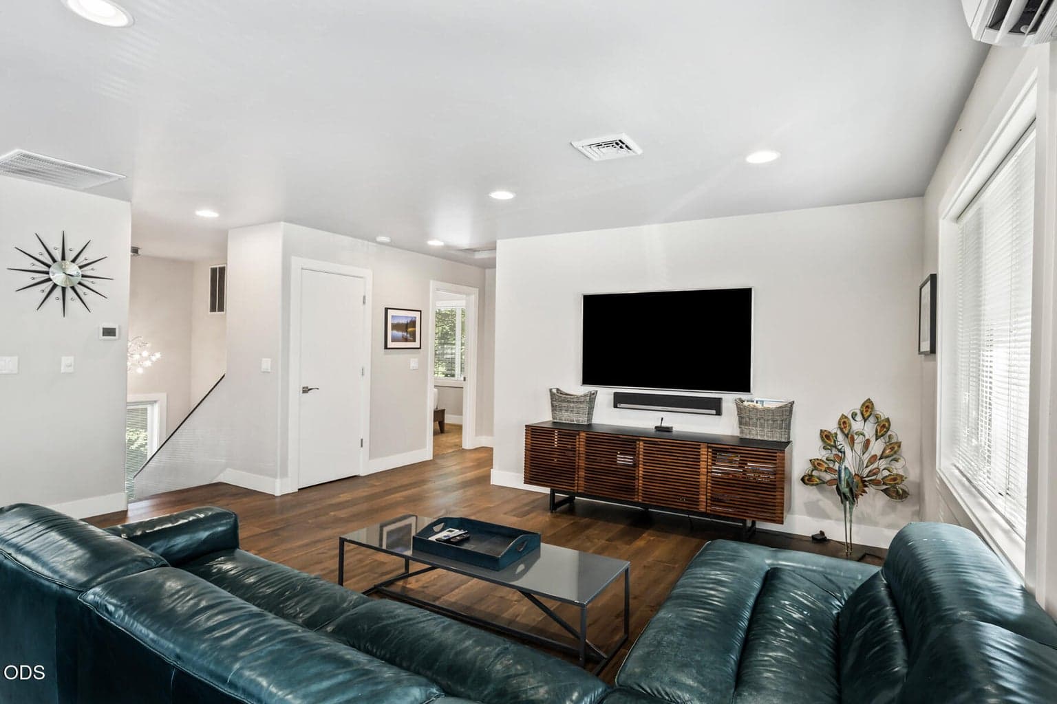 Photo of 909 NW Delaware Avenue 21 of 46