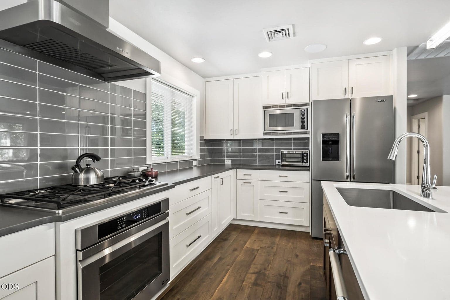 Photo of 909 NW Delaware Avenue 27 of 46