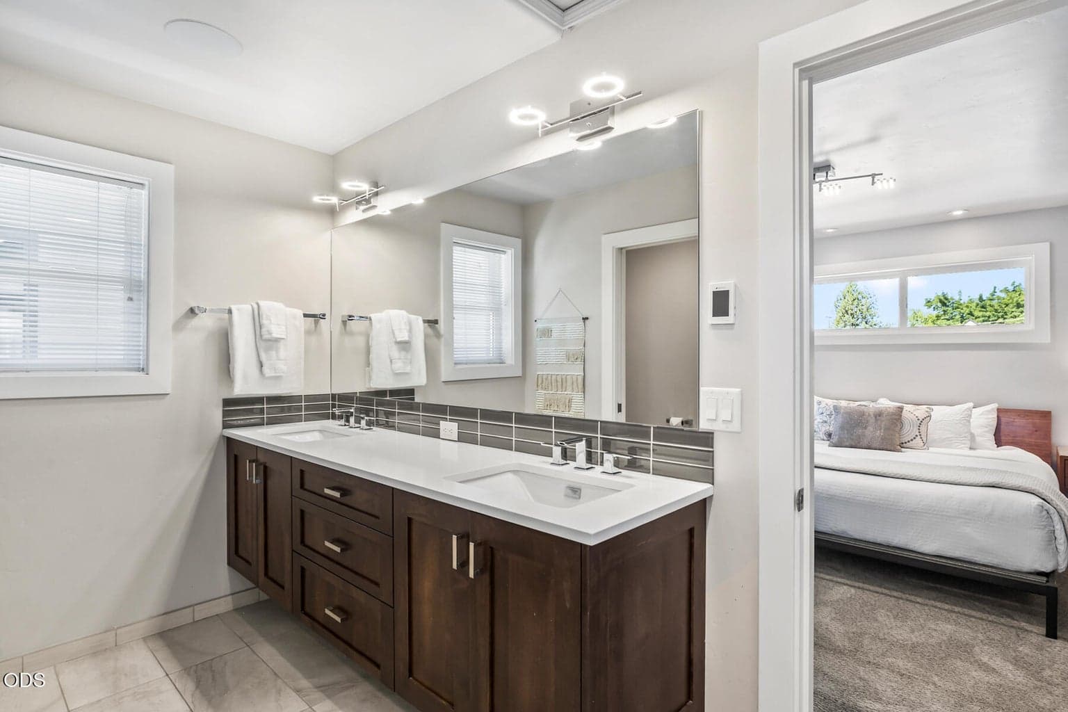 Photo of 909 NW Delaware Avenue 36 of 46