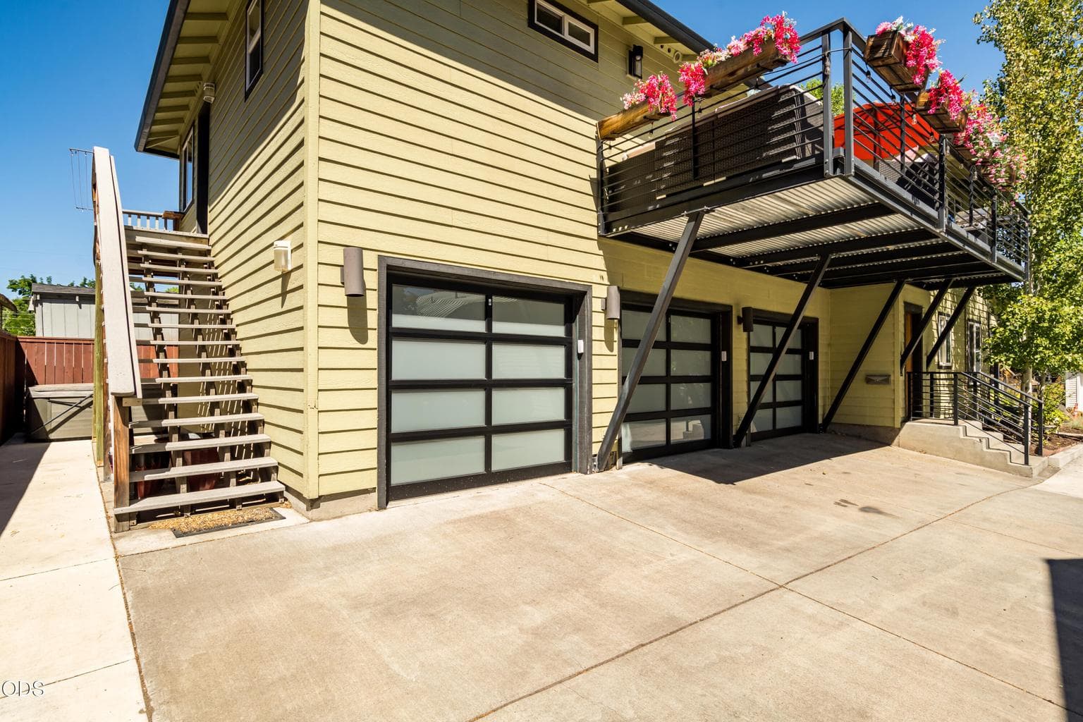 Photo of 909 Delaware Avenue 5 of 46