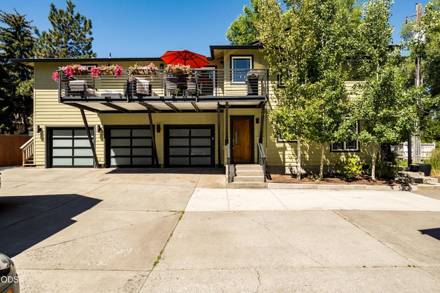Photo of 909 Delaware Avenue 3 of 46