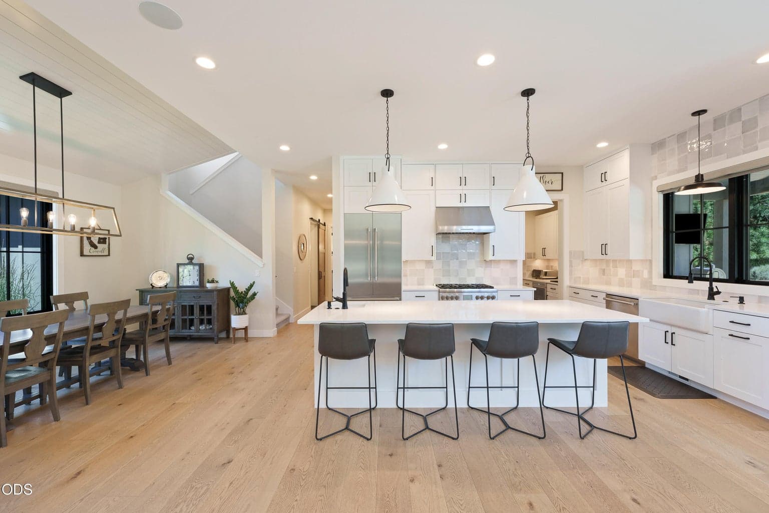 Photo of 61546 Hosmer Lake Drive 9 of 48