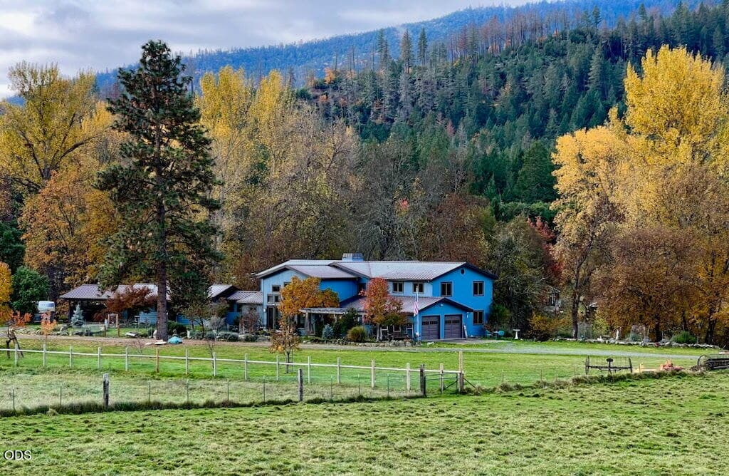 Photo of 2076 Upper Applegate Road 1 of 27