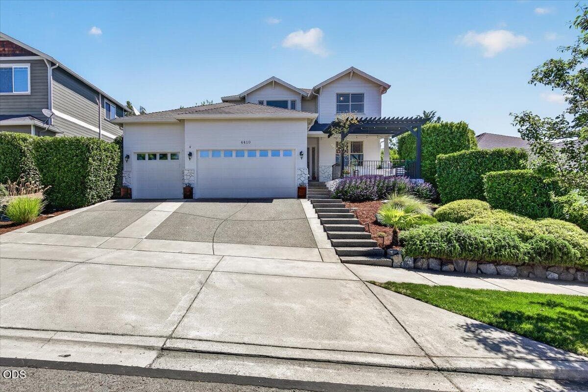 Photo of 4410 Brownridge Terrace 2 of 50