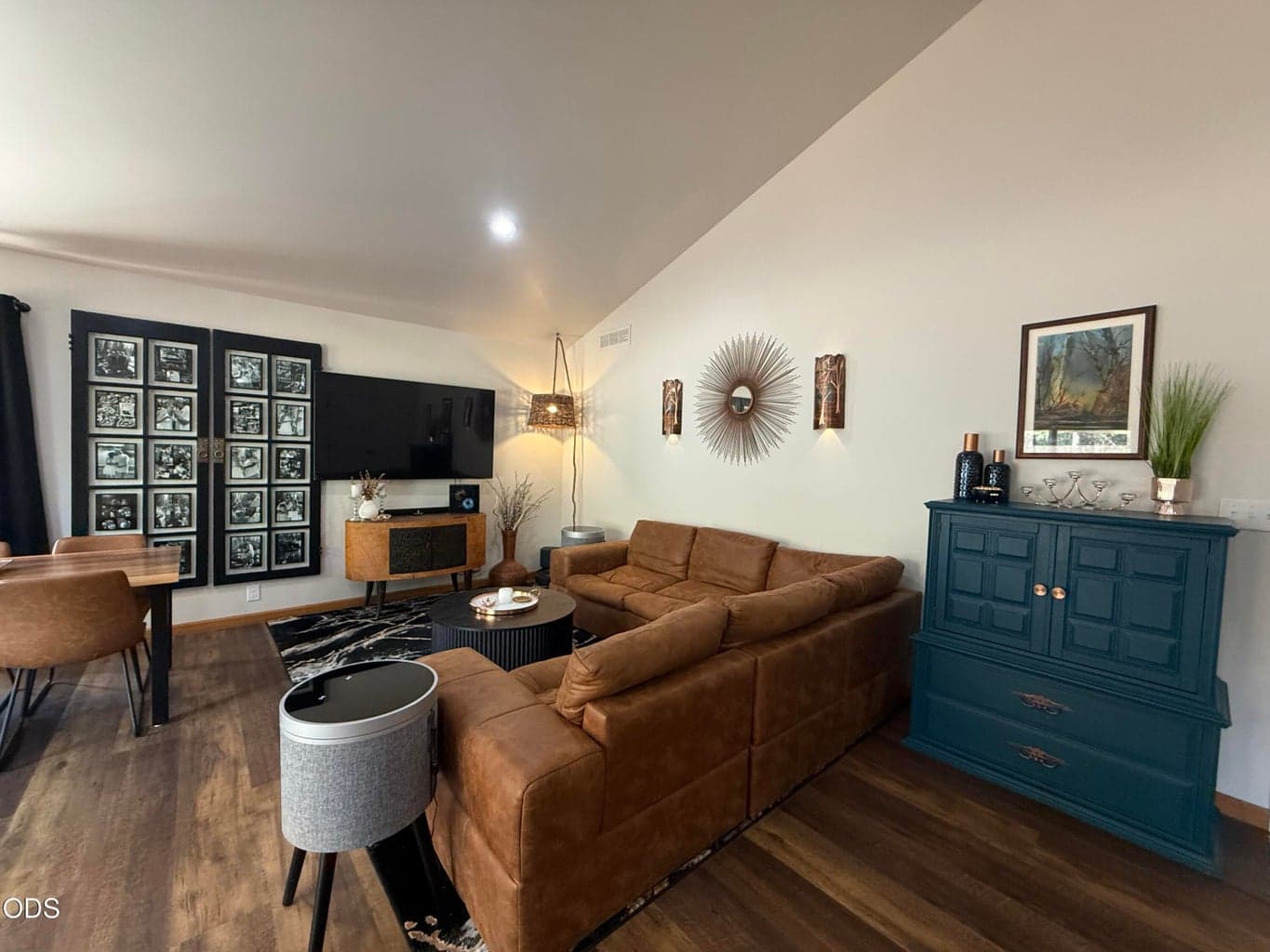 Photo of 54474 Huntington Road 2 of 18