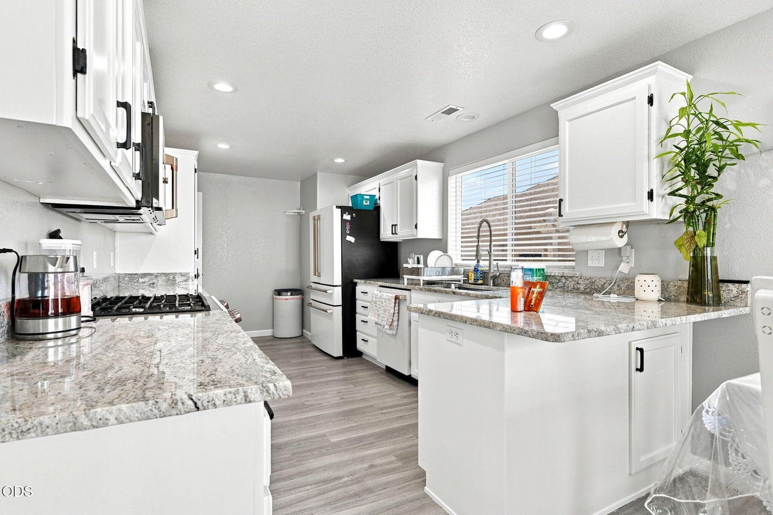 Photo of 2056 Kingswood Drive 3 of 32