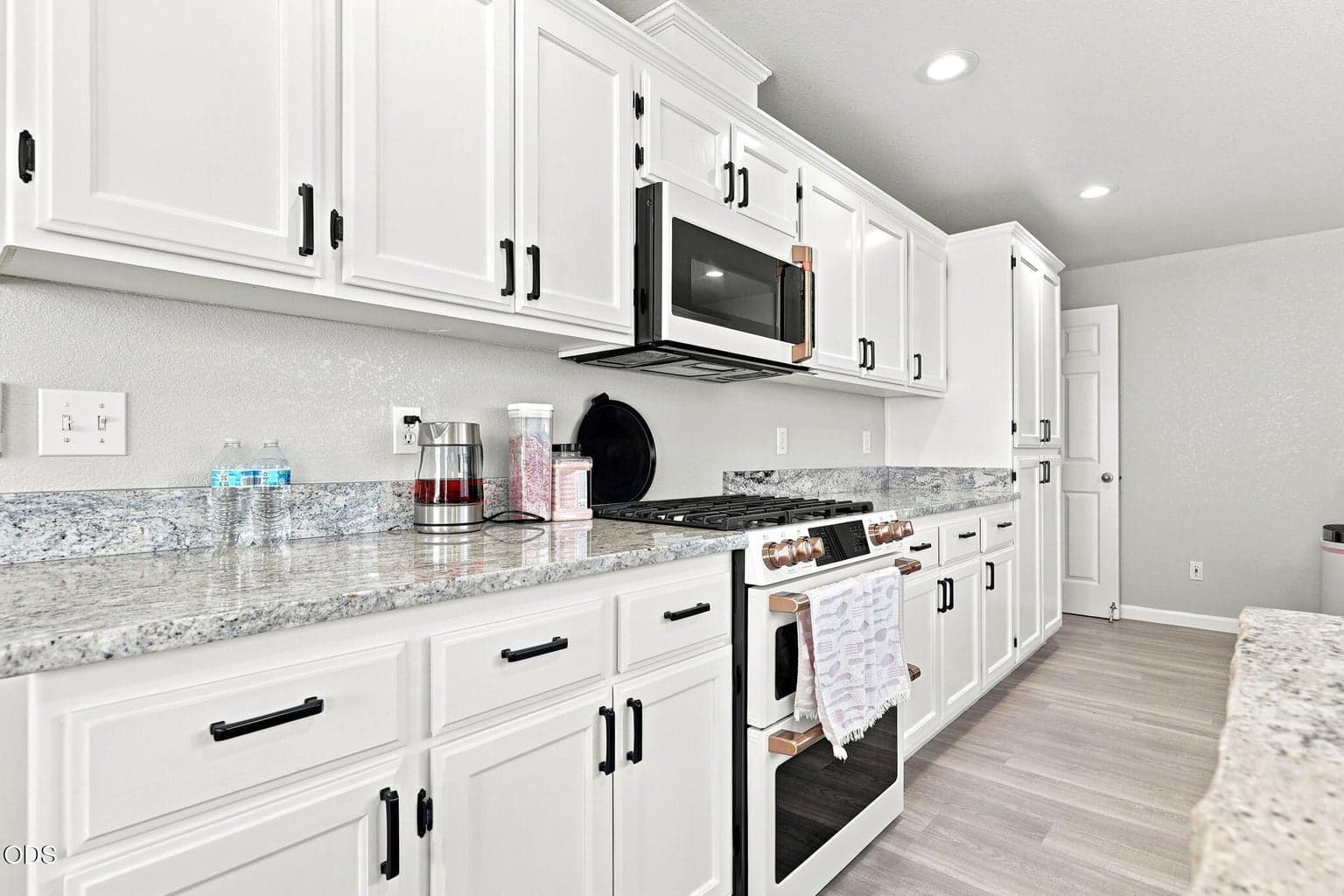 Photo of 2056 Kingswood Drive 2 of 32