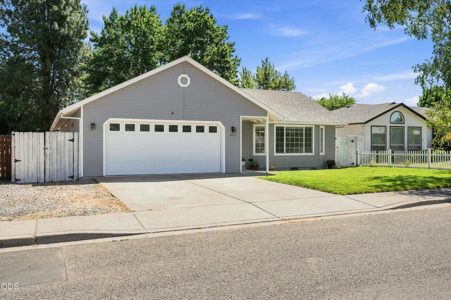 Photo of 629 Glenn Way 1 of 29