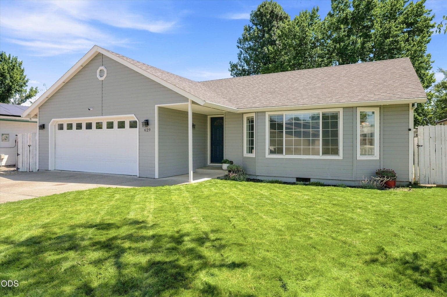 Photo of 629 Glenn Way 4 of 29