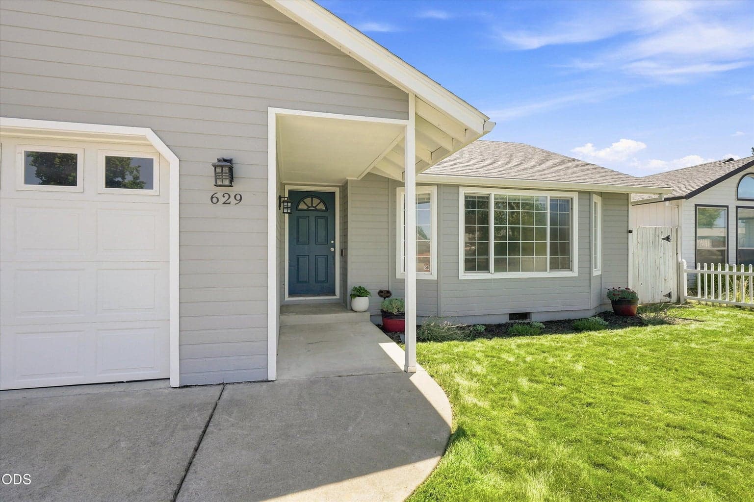 Photo of 629 Glenn Way 3 of 29