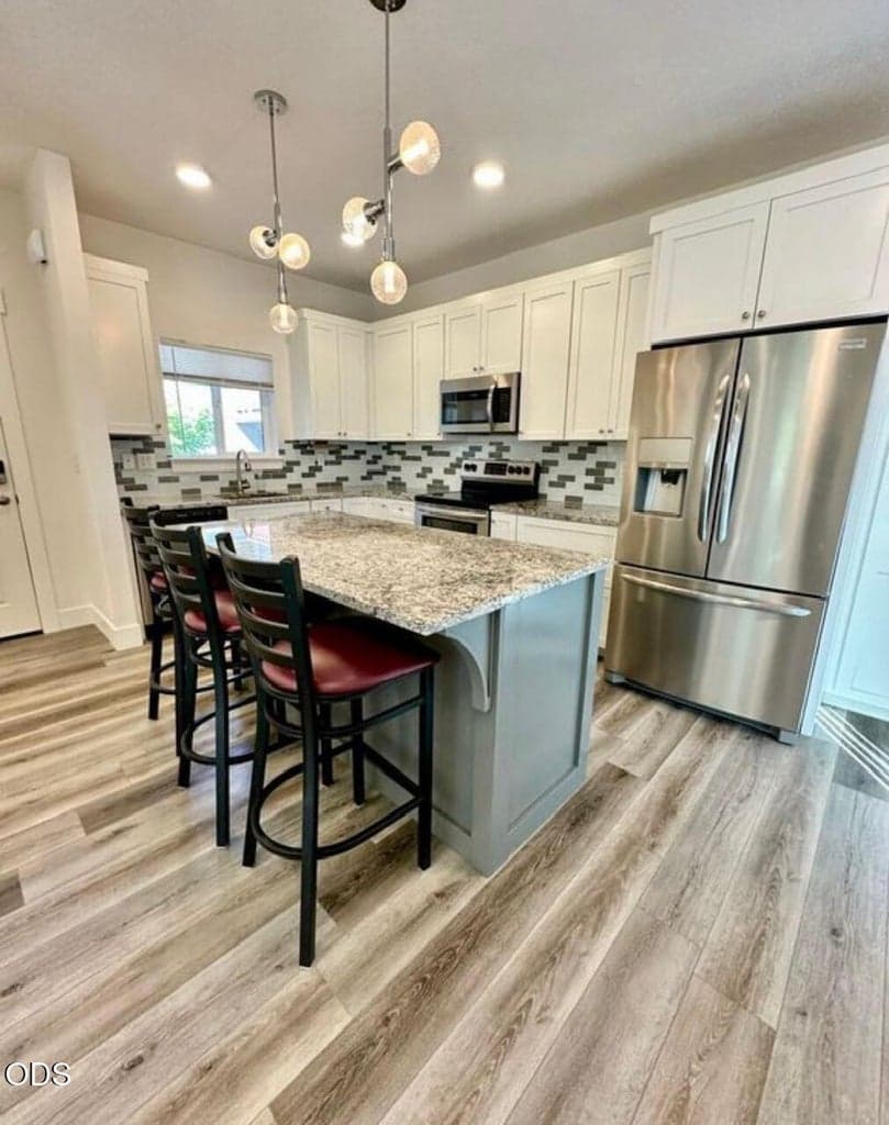 Photo of 1409 Portland Avenue 4 of 43
