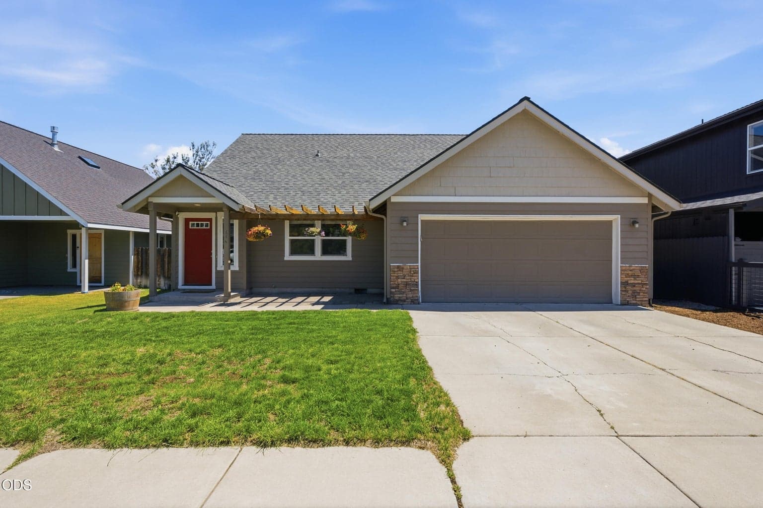 Photo of 664 Providence Drive 2 of 32