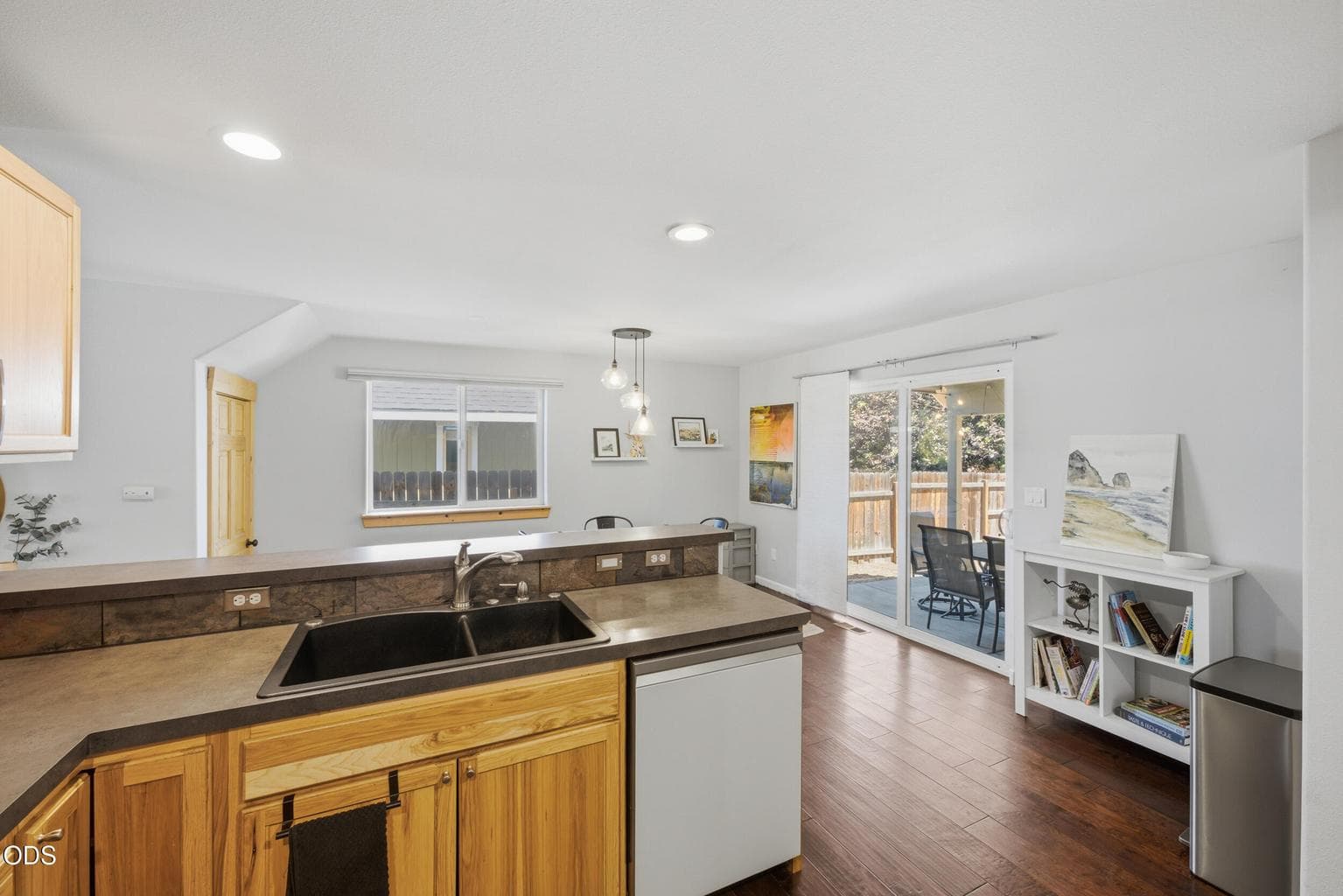 Photo of 664 NE Providence Drive 8 of 32