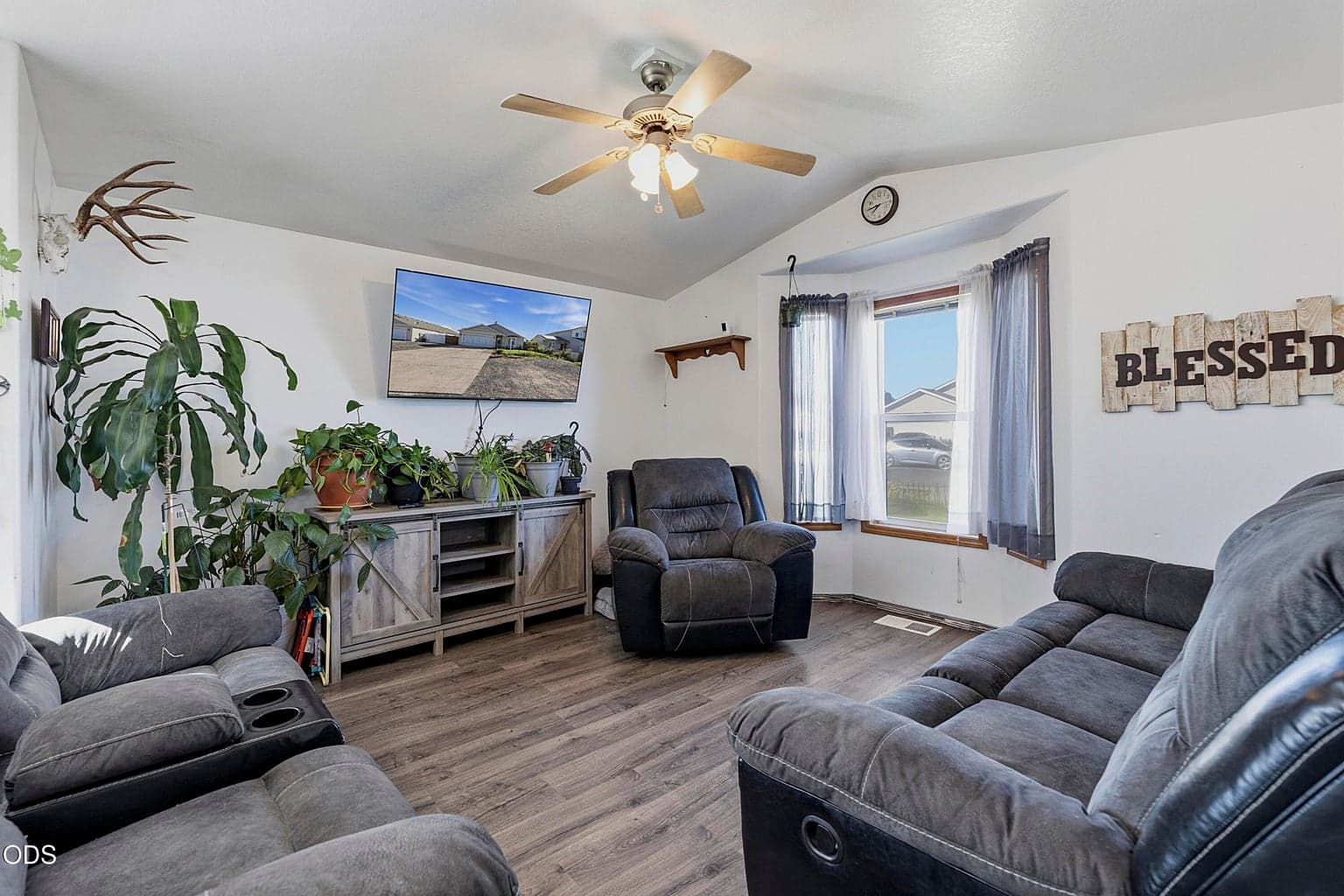 Photo of 316 Center Ridge Drive 9 of 38