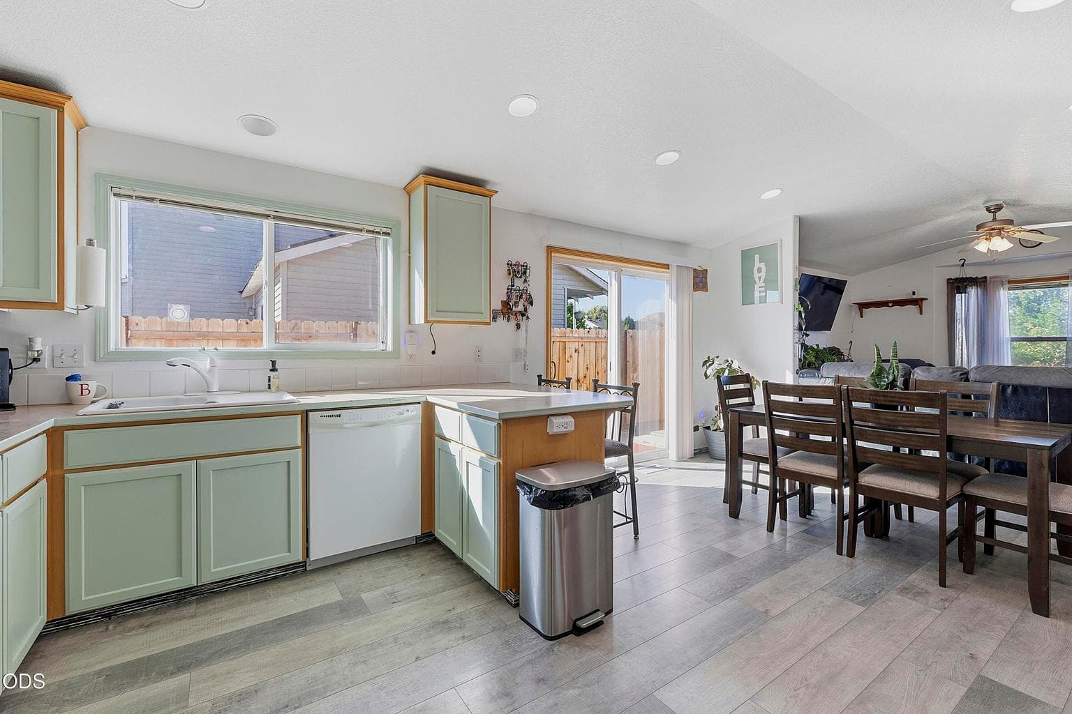 Photo of 316 Center Ridge Drive 16 of 38