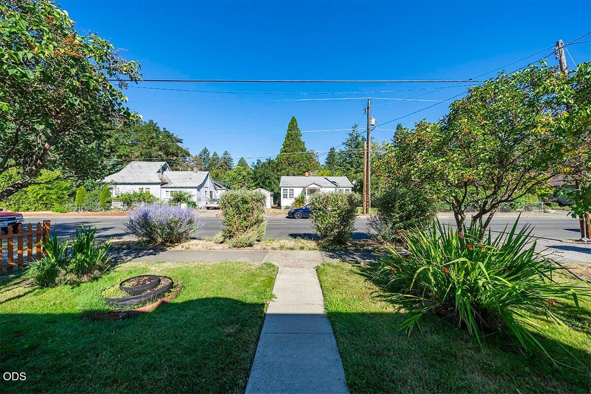 Photo of 709 2nd Street 1 of 25