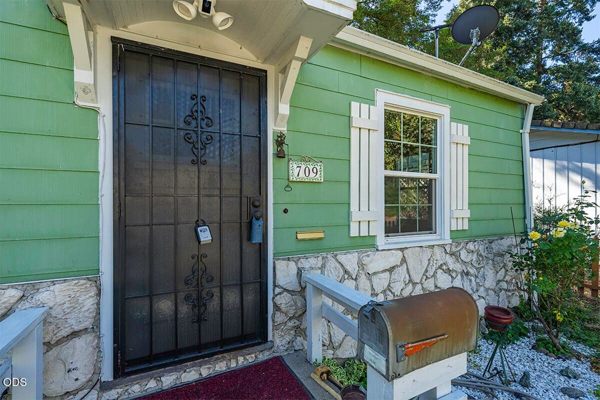 Photo of 709 2nd Street 4 of 25