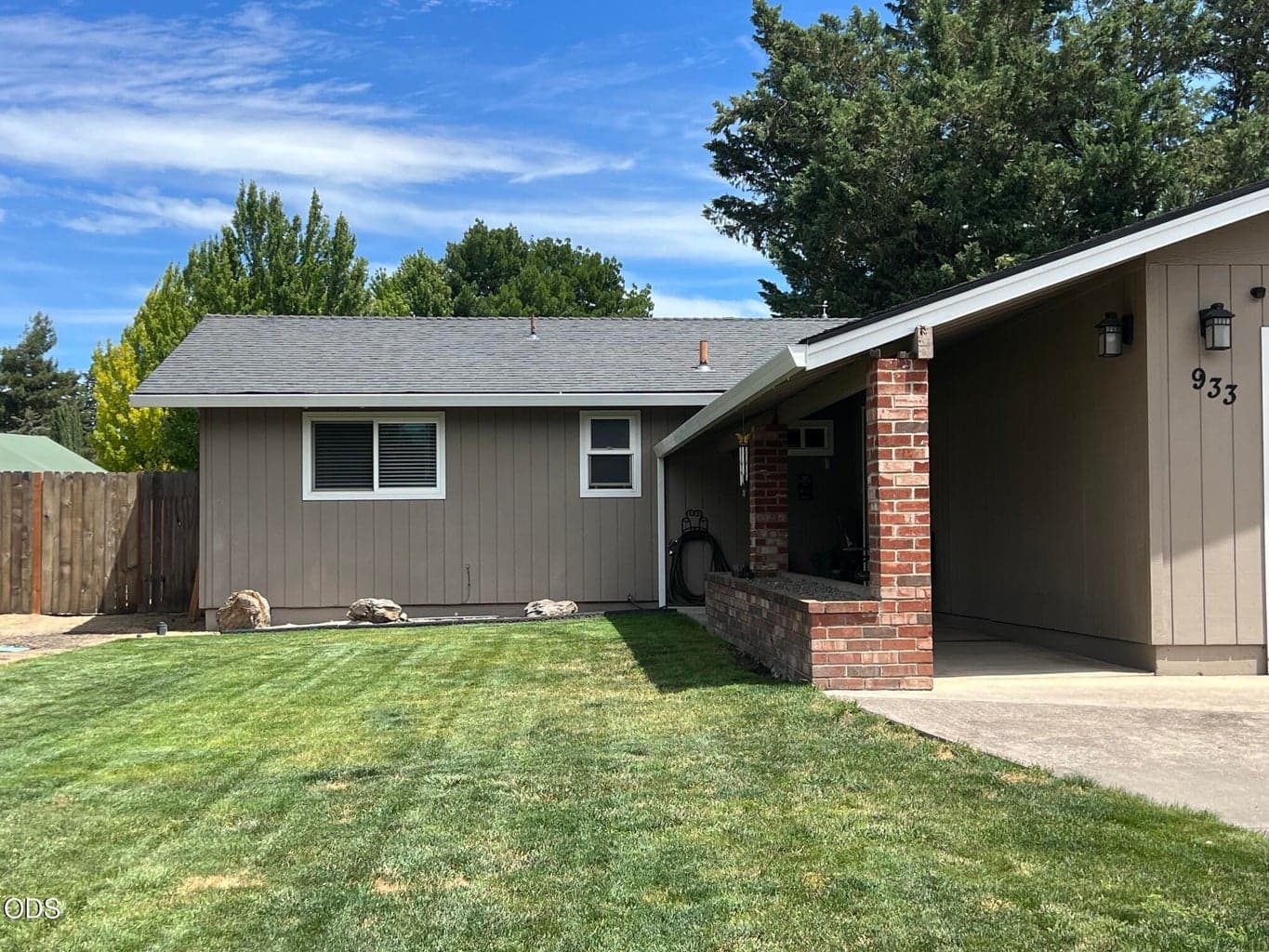 Photo of 933 Rose Valley Drive 2 of 38