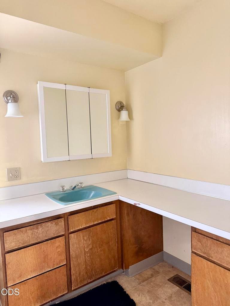 Photo of 950 E B Street 20 of 21