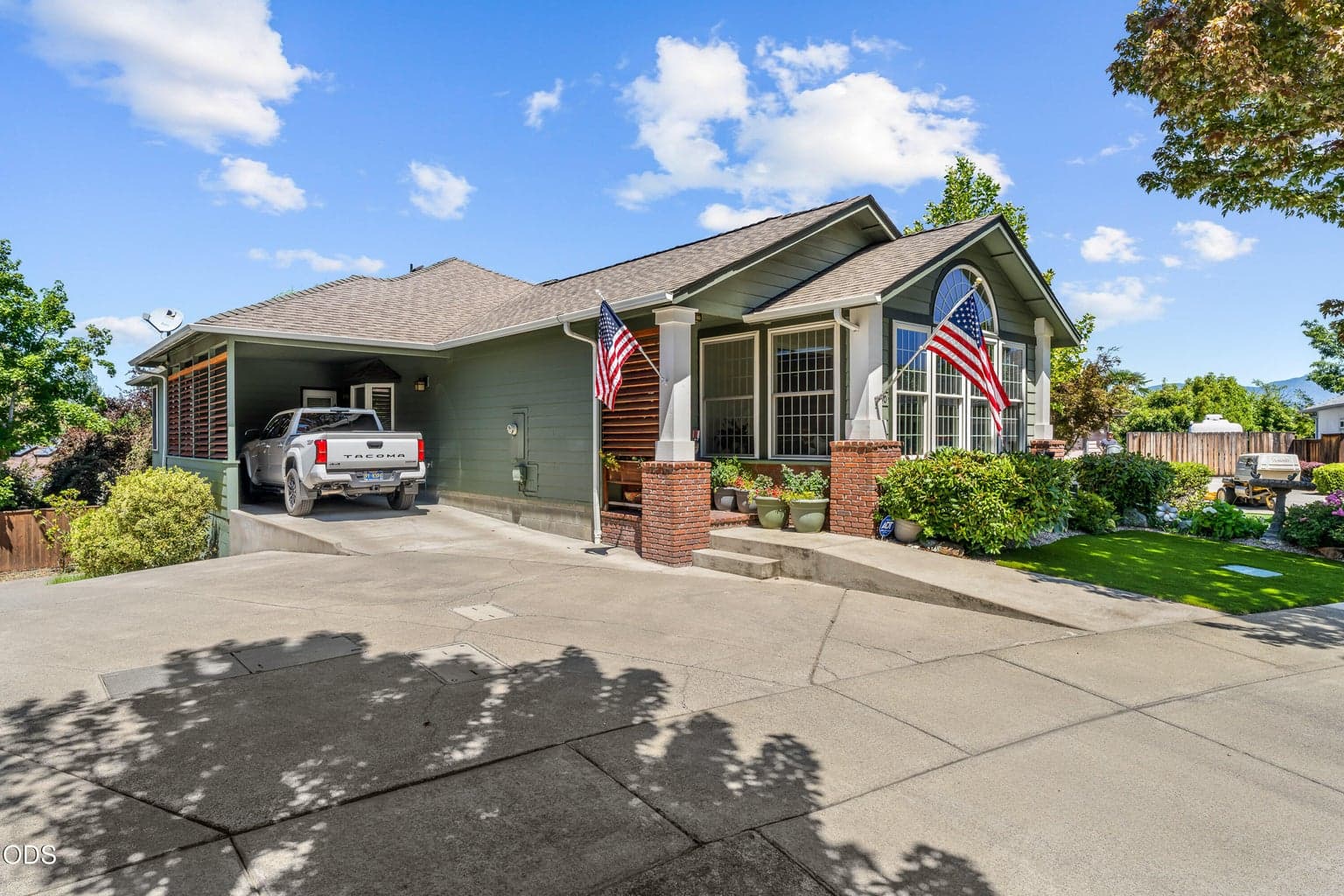 Photo of 830 Bryn Court 4 of 56